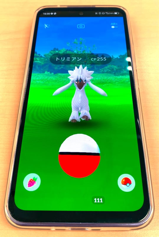 Libero 5G Ⅲ(リベロ5G3)でゲームをプレイし、バッテリーの減りを検証している写真